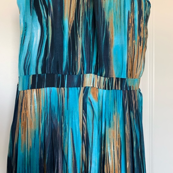 HP🧚🏼 Rivier Midi Dress - Picture 10 of 11